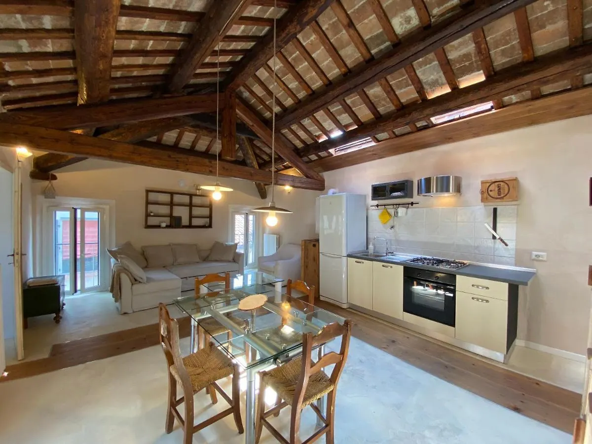 Incastrum - La Soffitta In Centro Ferrara Apartament