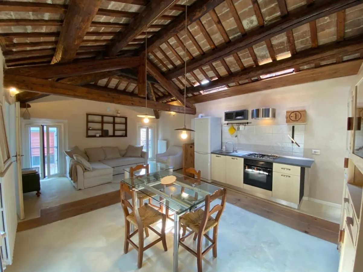 Incastrum - La Soffitta In Centro Ferrara Apartament