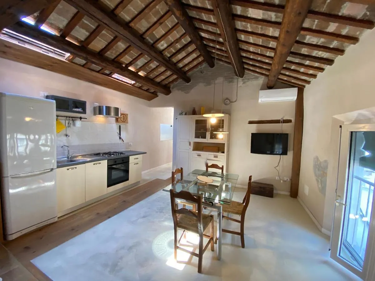 Apartament Incastrum - La Soffitta In Centro Ferrara